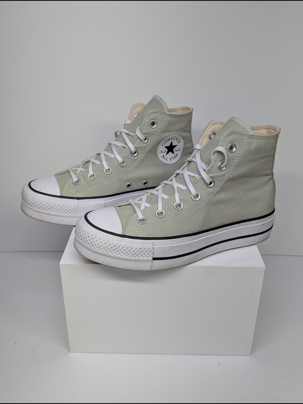 Converse Chuck Taylor All Star Women's Size 8 High Top Sneakers Light Sage - Picture 2 of 6